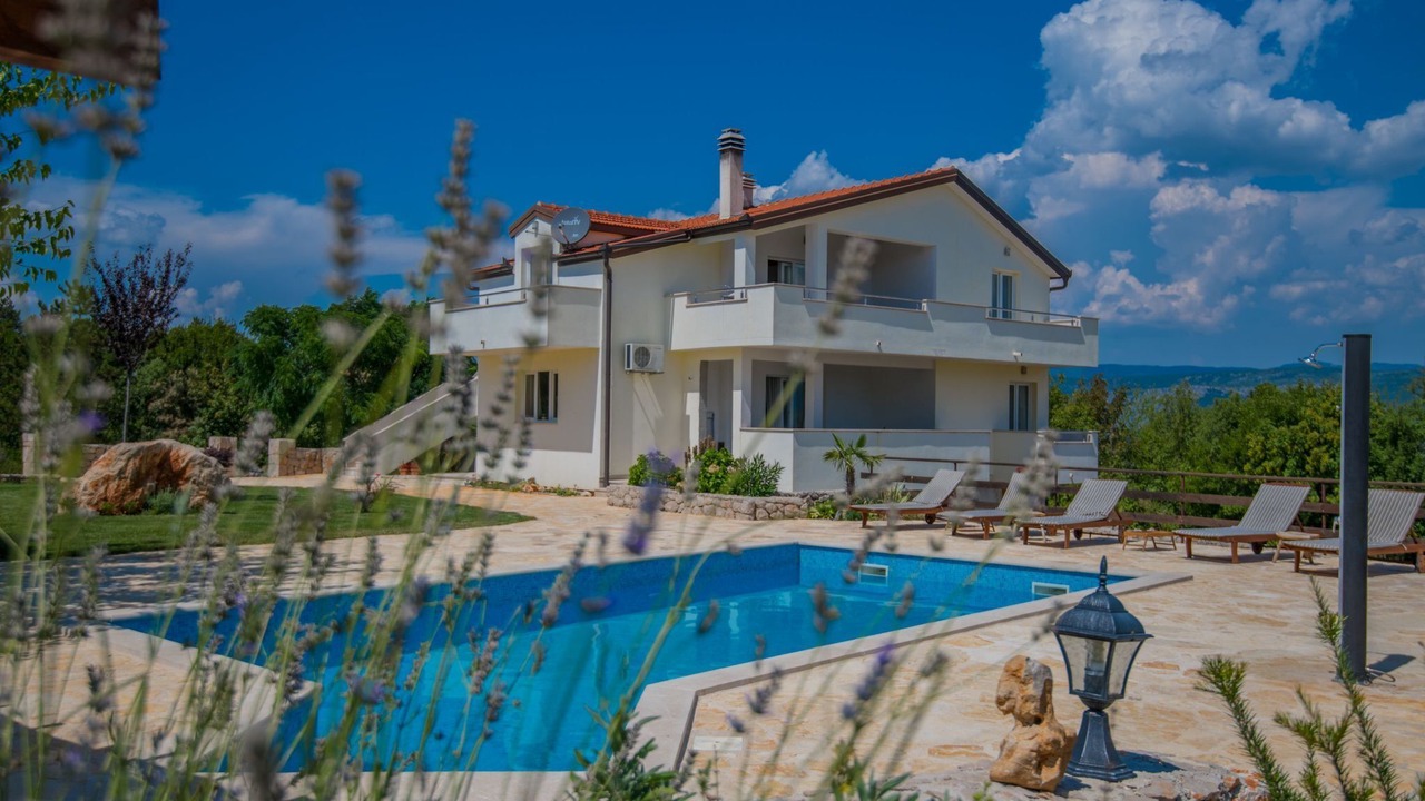 Photo of Outdoor in Grubine