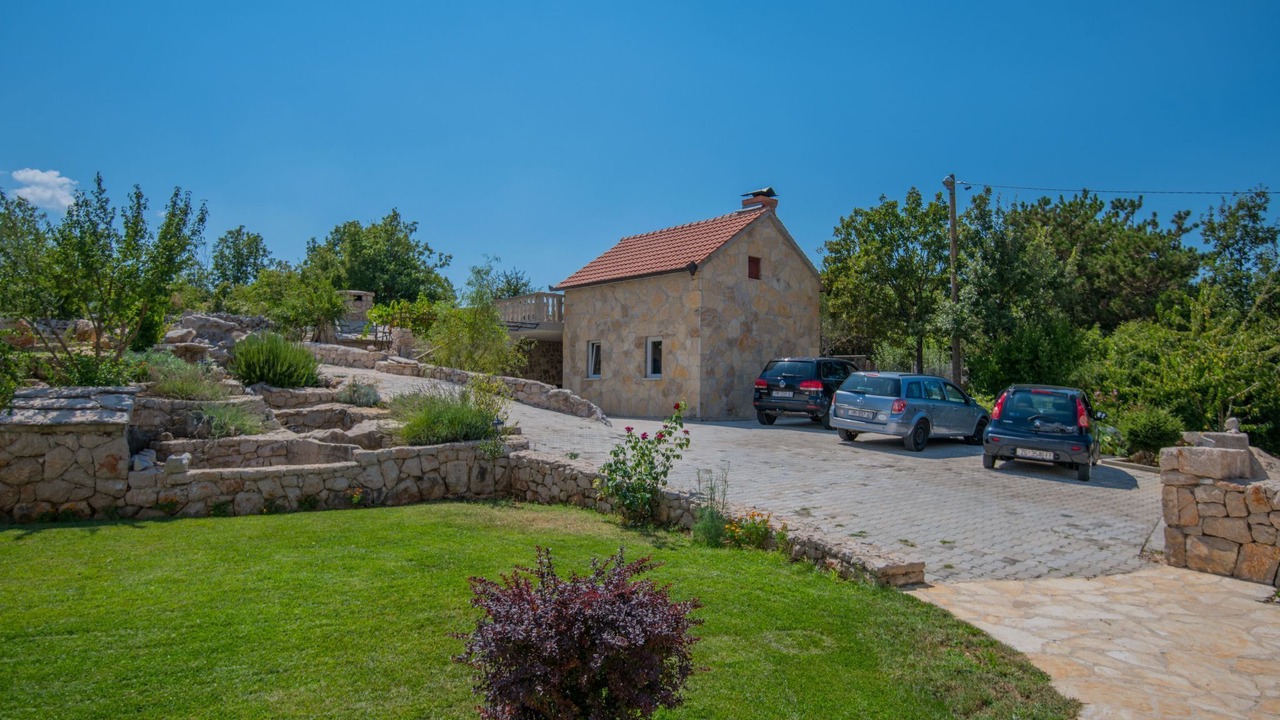 Photo of Others in Grubine