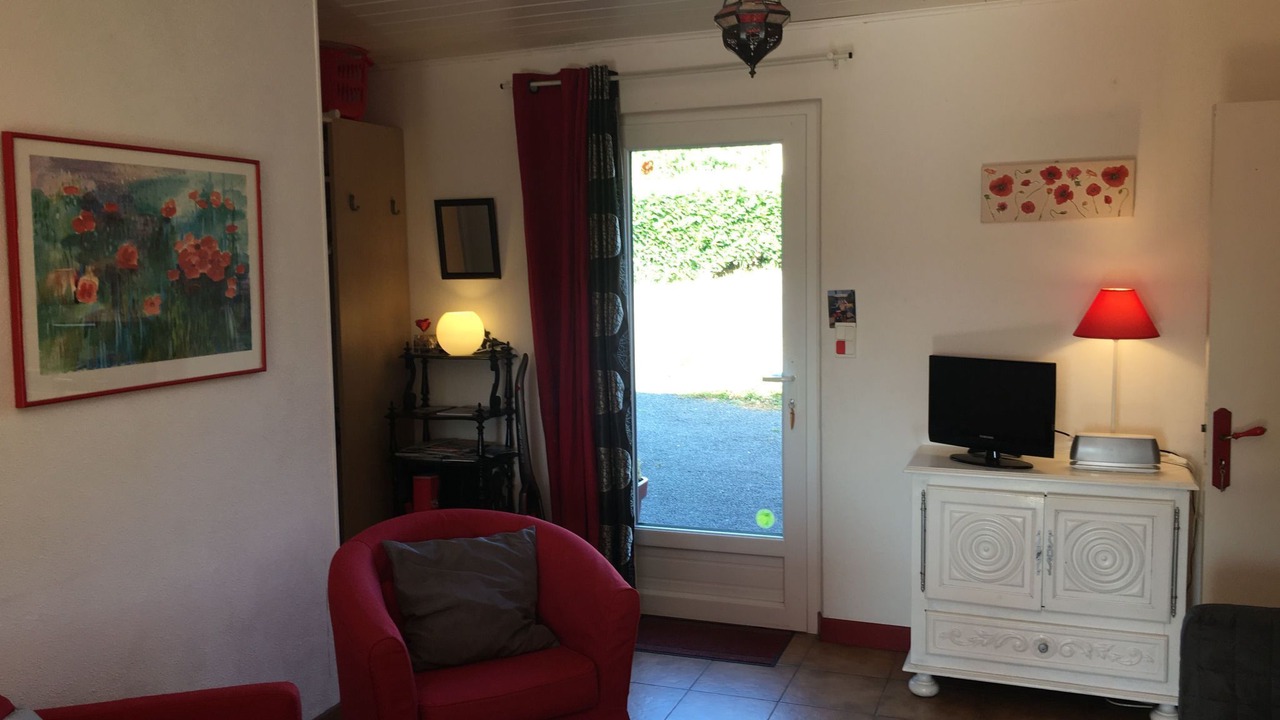 Photo of Livingroom in Saint-Laurent-de-Terregatte
