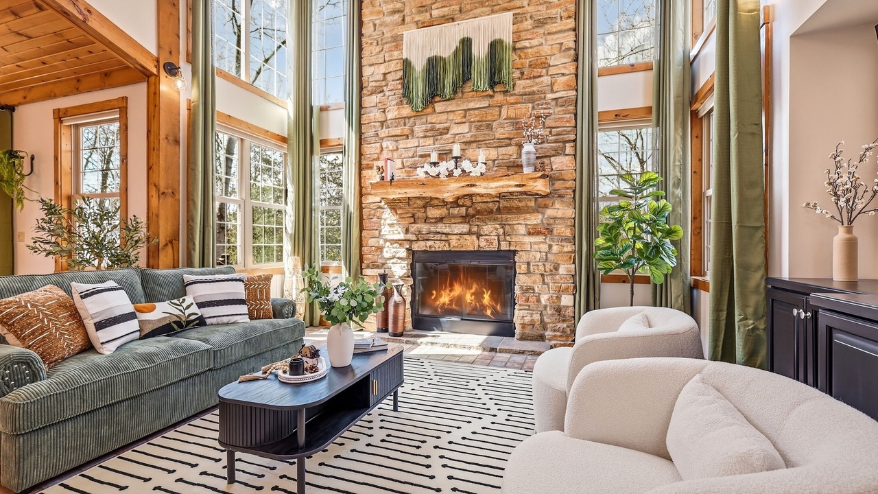 Photo of Livingroom in The Galena Territory
