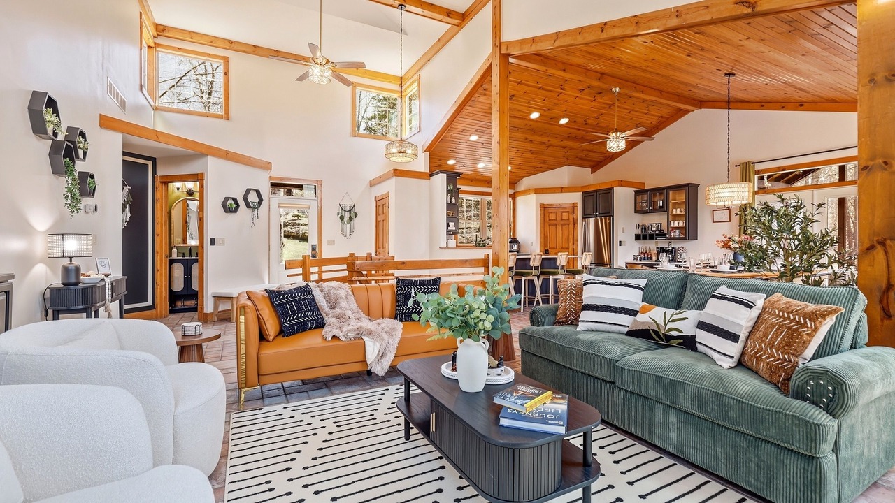 Photo of Livingroom in The Galena Territory