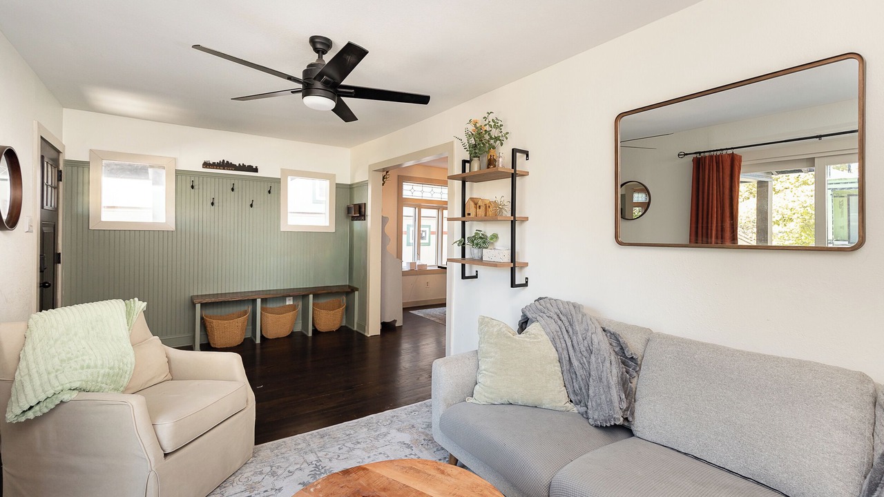 Photo of Bedroom in West Plaza