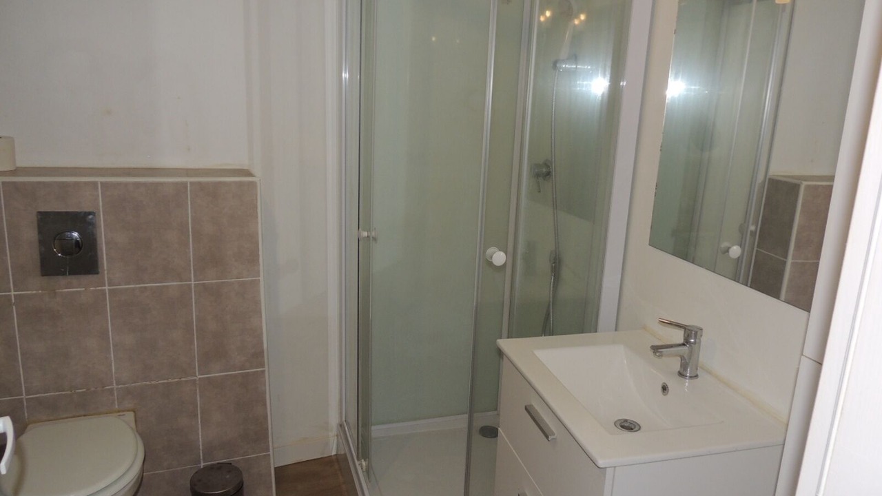 Photo of Bathroom in Rustrel