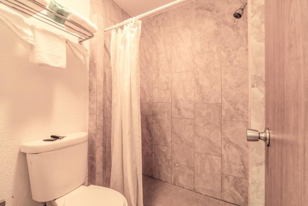 Photo of Bathroom in FM 1960