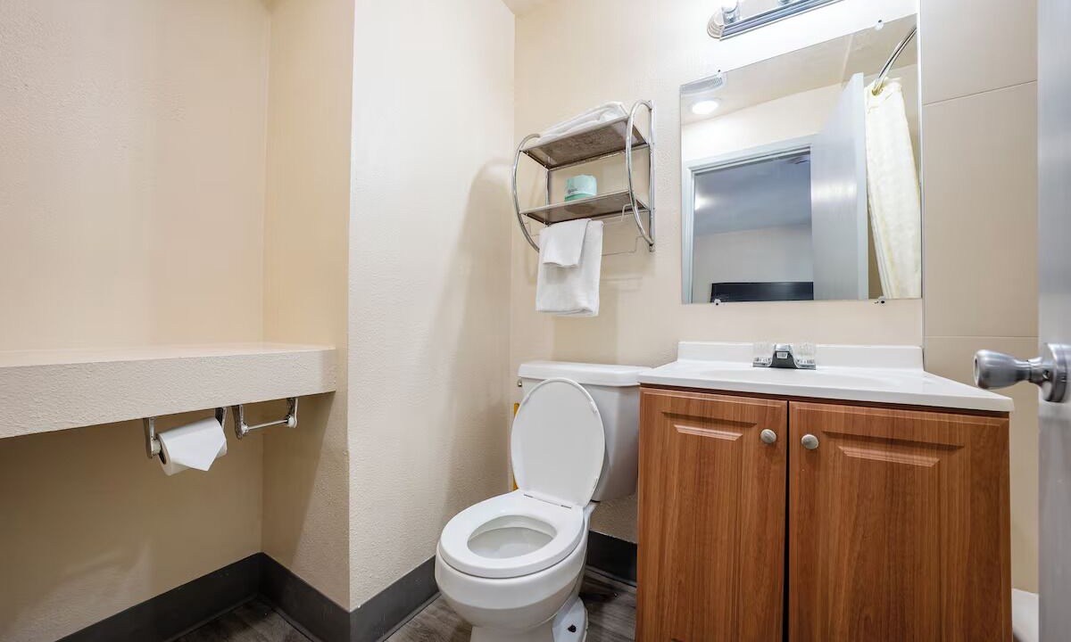 Photo of Bathroom in Hollywood District