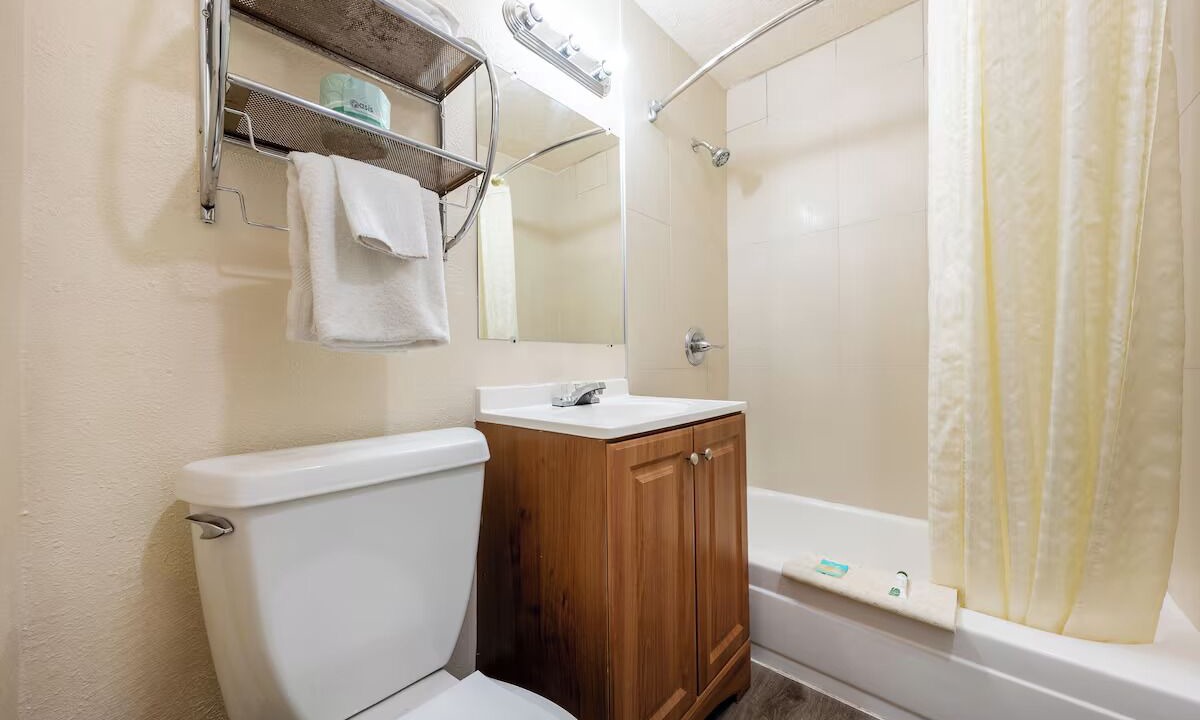 Photo of Bathroom in Hollywood District