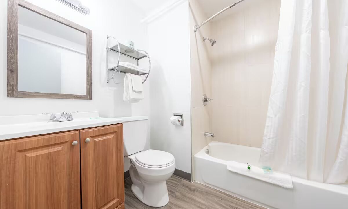 Photo of Bathroom in Hollywood District