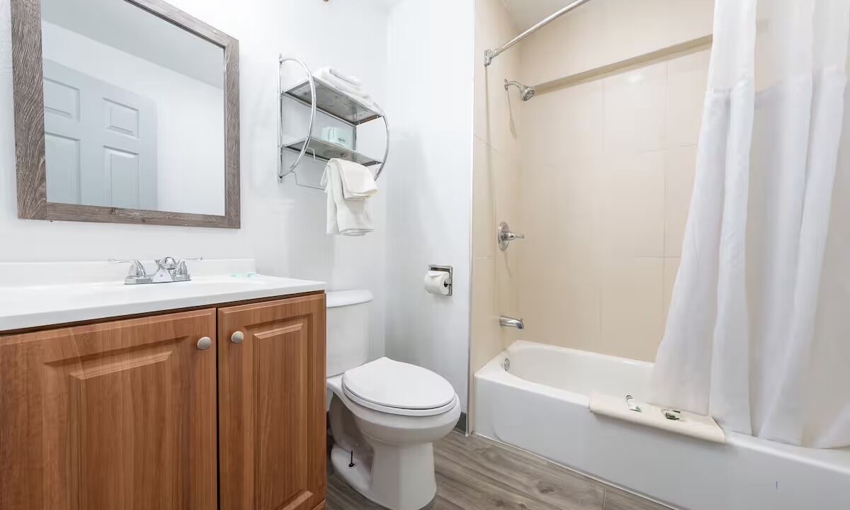 Photo of Bathroom in Hollywood District