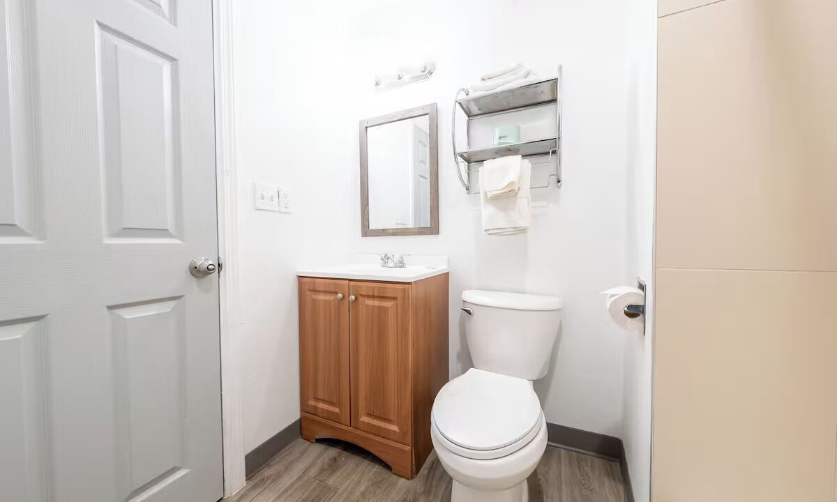 Photo of Bathroom in Hollywood District