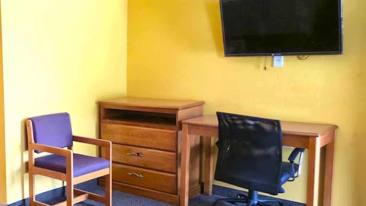 Photo of Bedroom in Sulphur