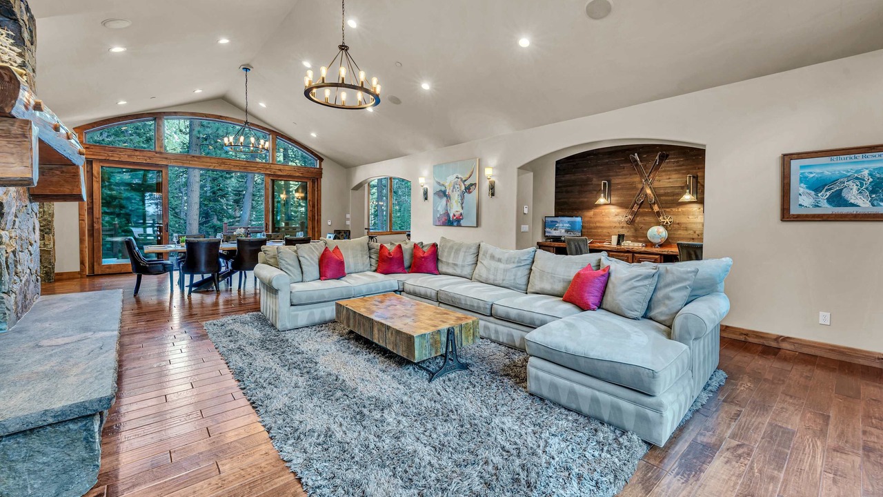 Photo of Livingroom in Christmas Valley