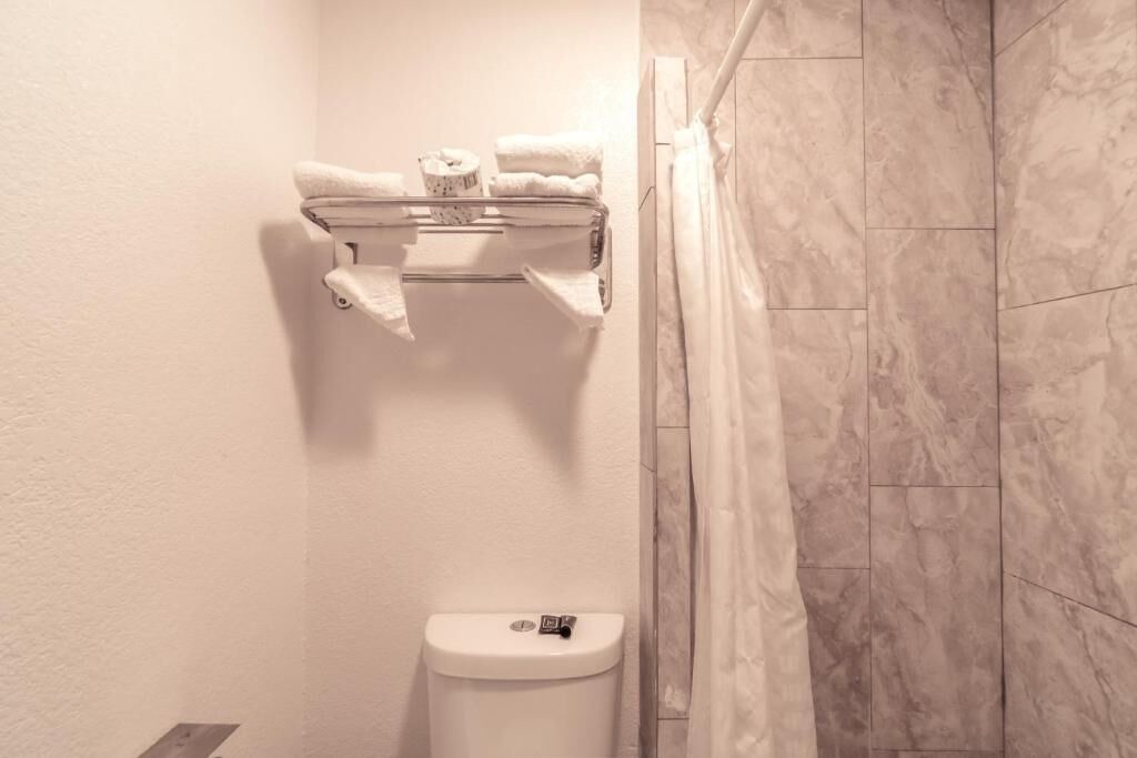 Photo of Bathroom in FM 1960