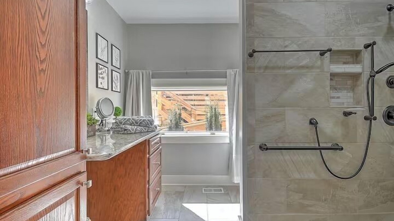 Photo of Bathroom in Oak Grove