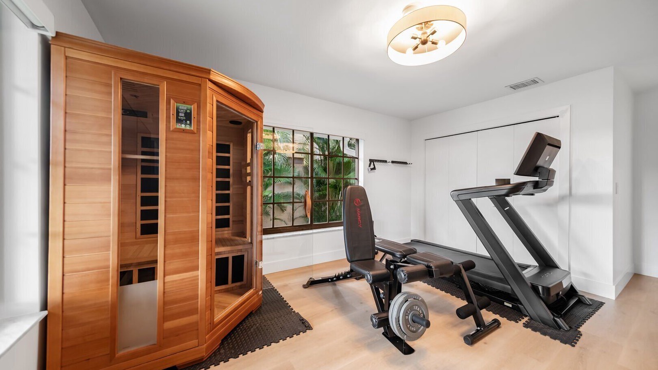 Photo of Bedroom in Tropic Isle