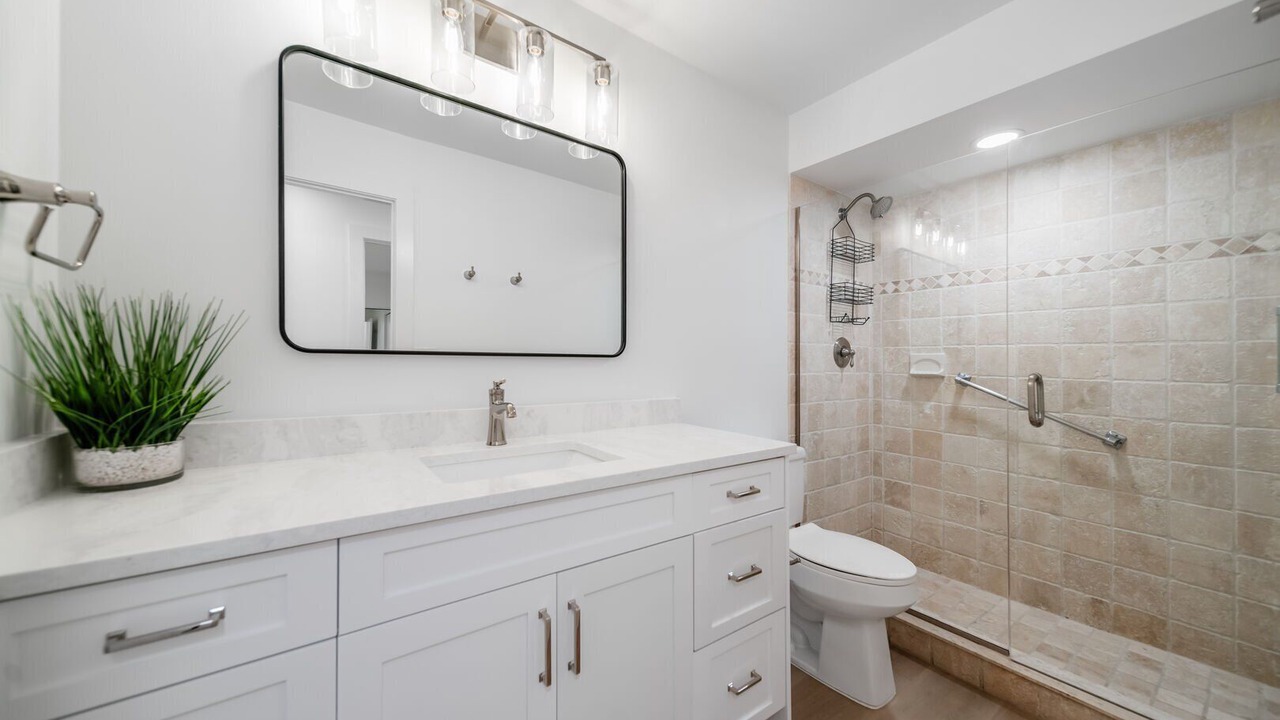 Photo of Bathroom in Tropic Isle