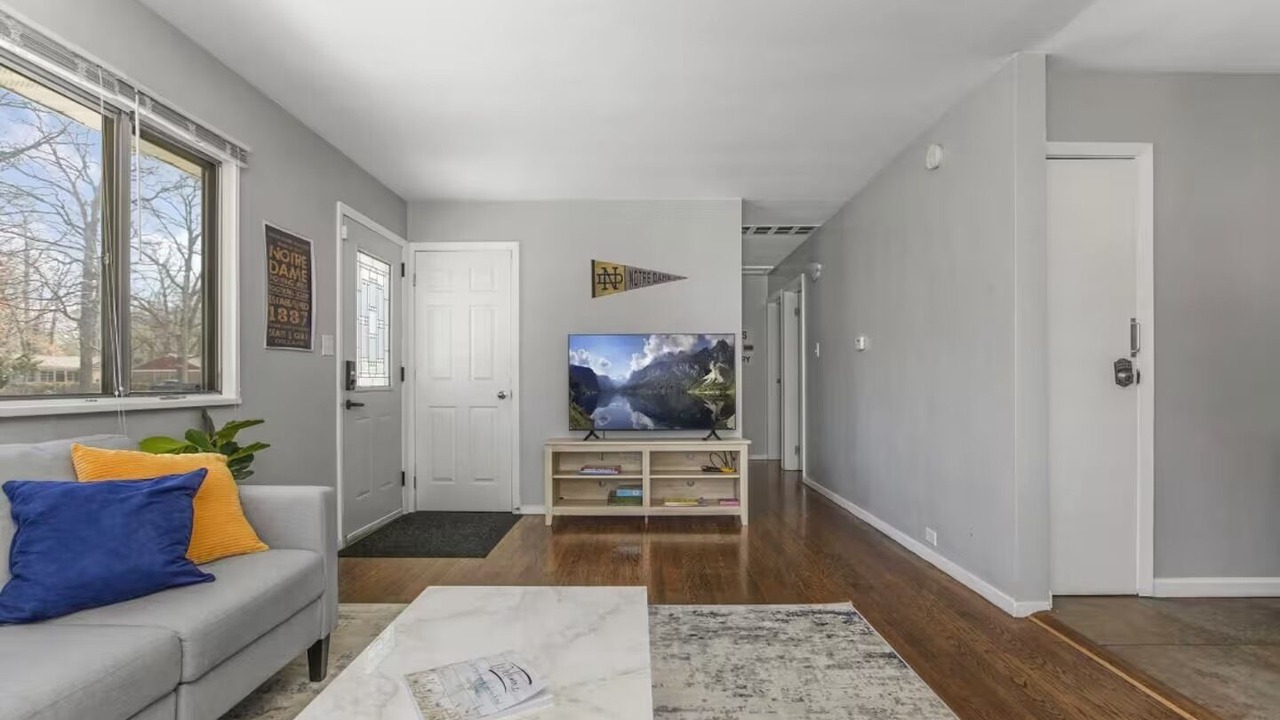 Photo of Livingroom in Wooded Estates