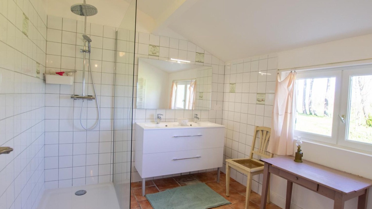 Photo of Bathroom in Montpon-Menesterol