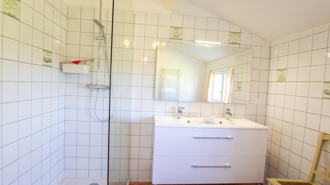 Photo of Bathroom in Montpon-Menesterol