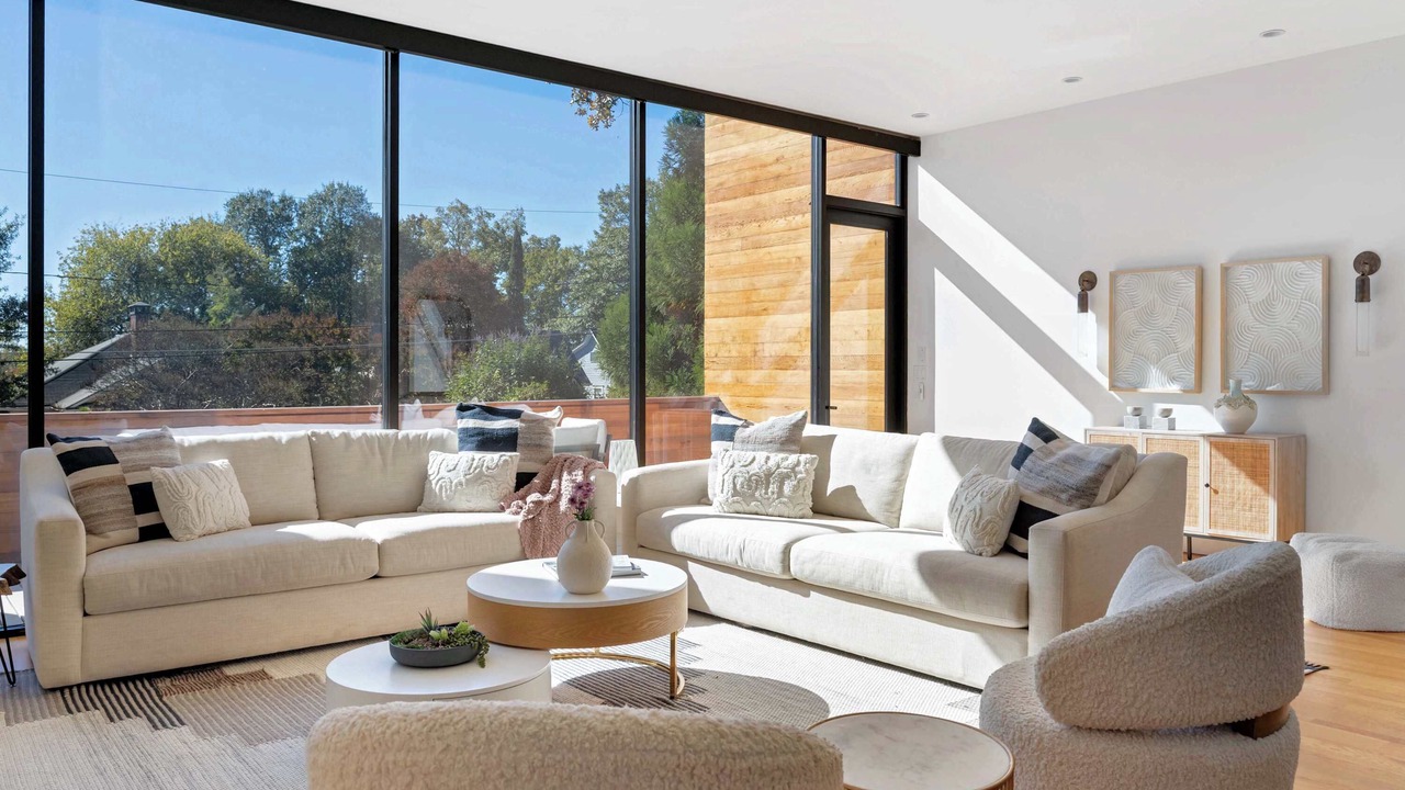 Photo of Livingroom in Virginia Highland