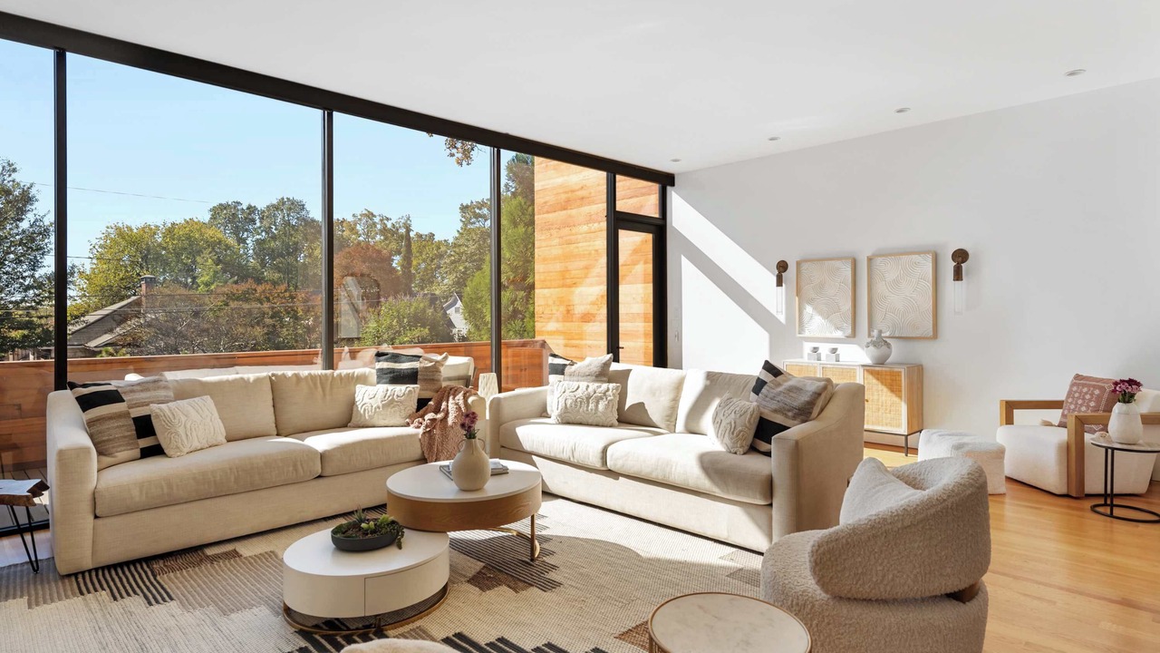Photo of Livingroom in Virginia Highland