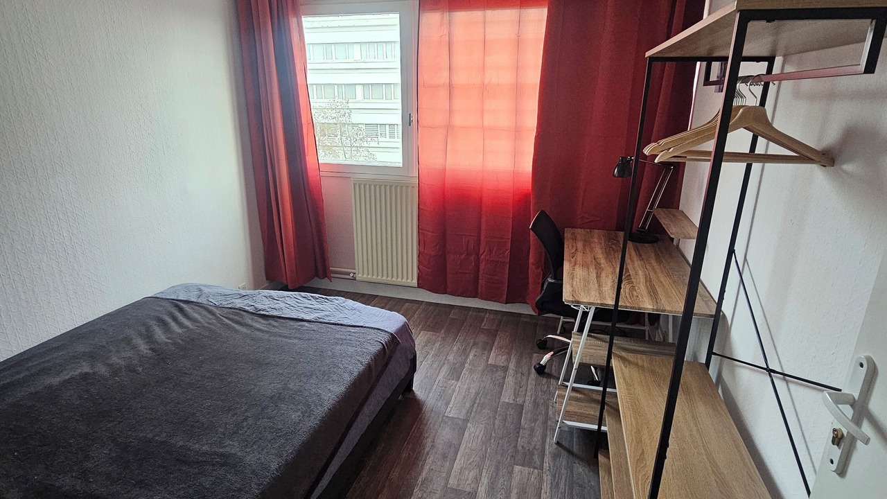 Photo of Bedroom in Mons-en-Baroeul