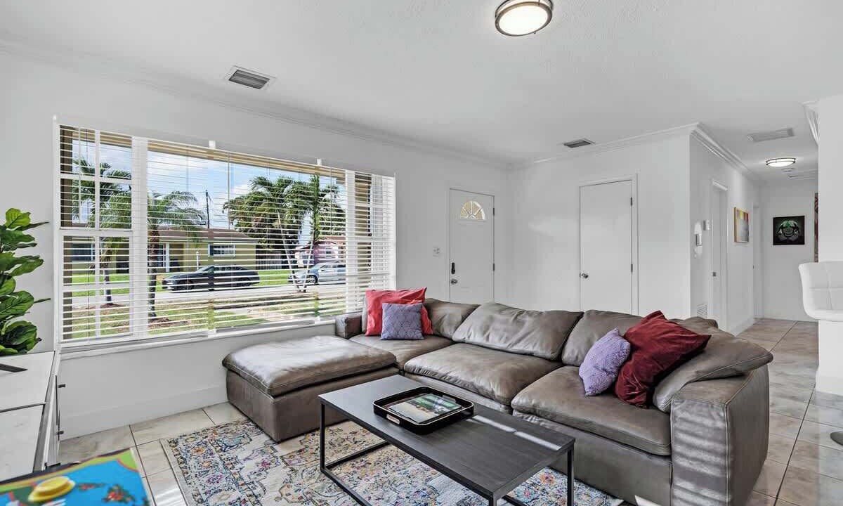 Photo of Livingroom in Miami Gardens