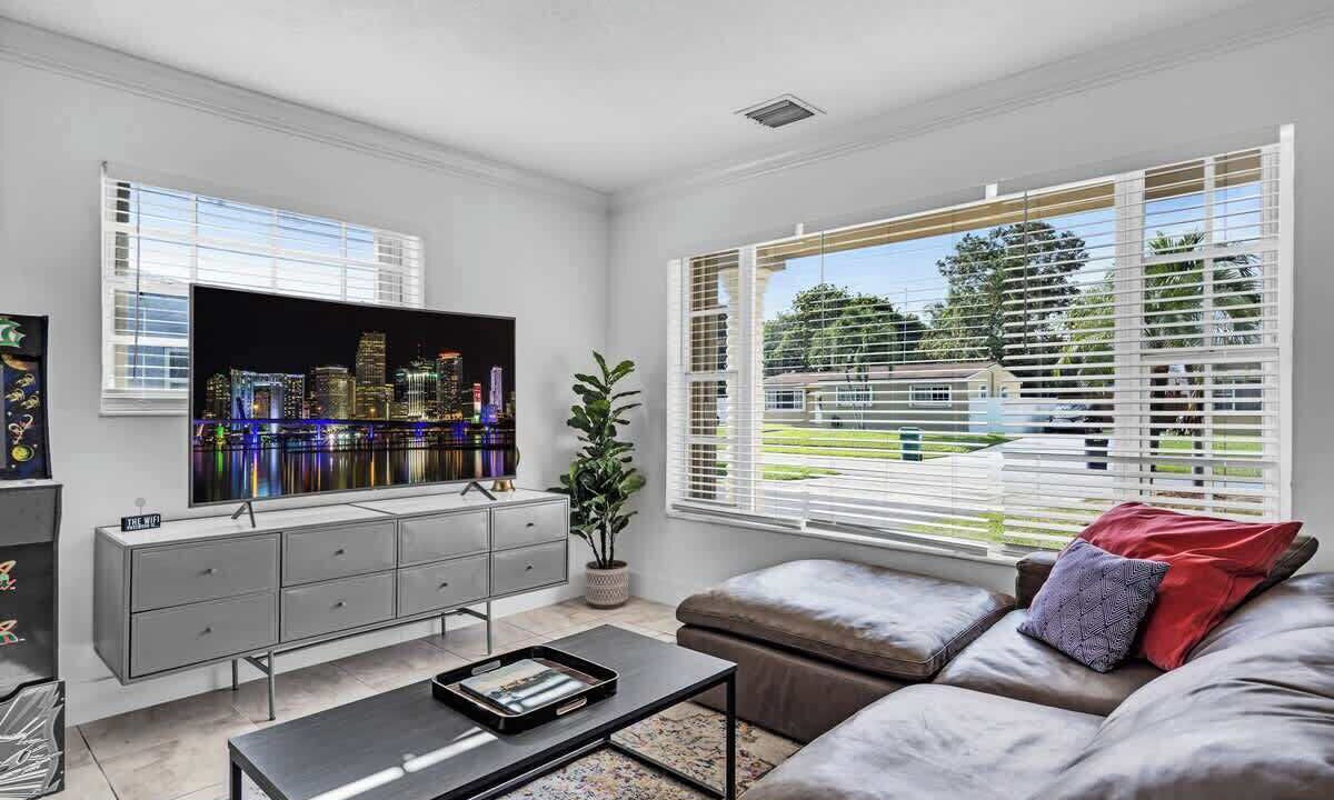 Photo of Livingroom in Miami Gardens
