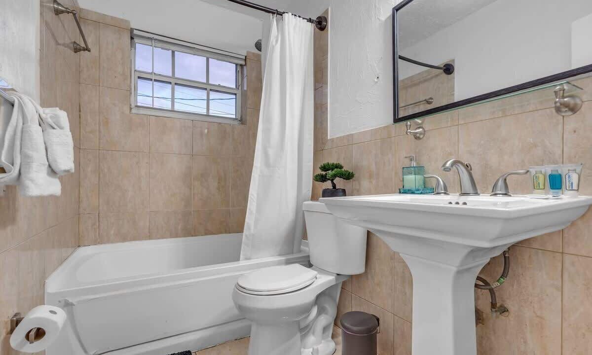 Photo of Bathroom in Miami Gardens