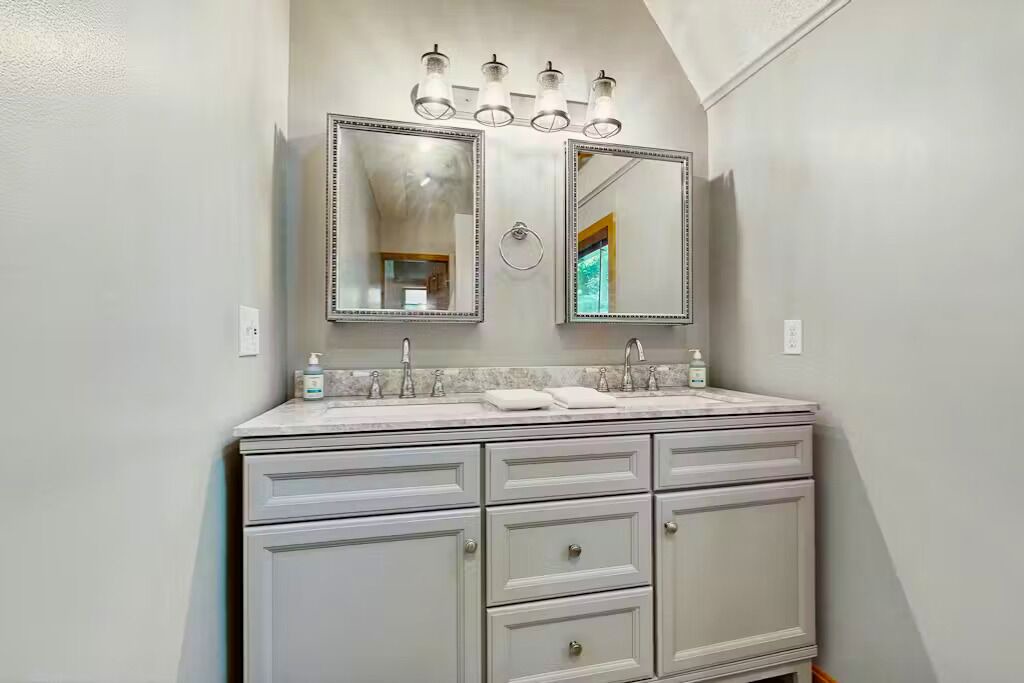 Photo of Bathroom in Cranmore Birches