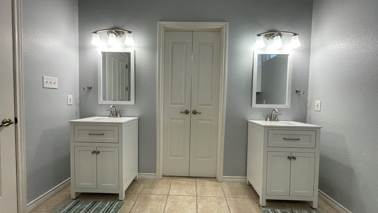 Photo of Bathroom in Pirates Beach West