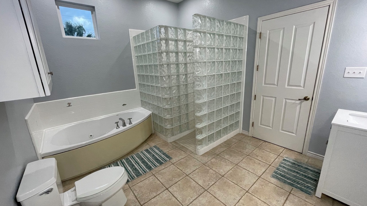 Photo of Bathroom in Pirates Beach West