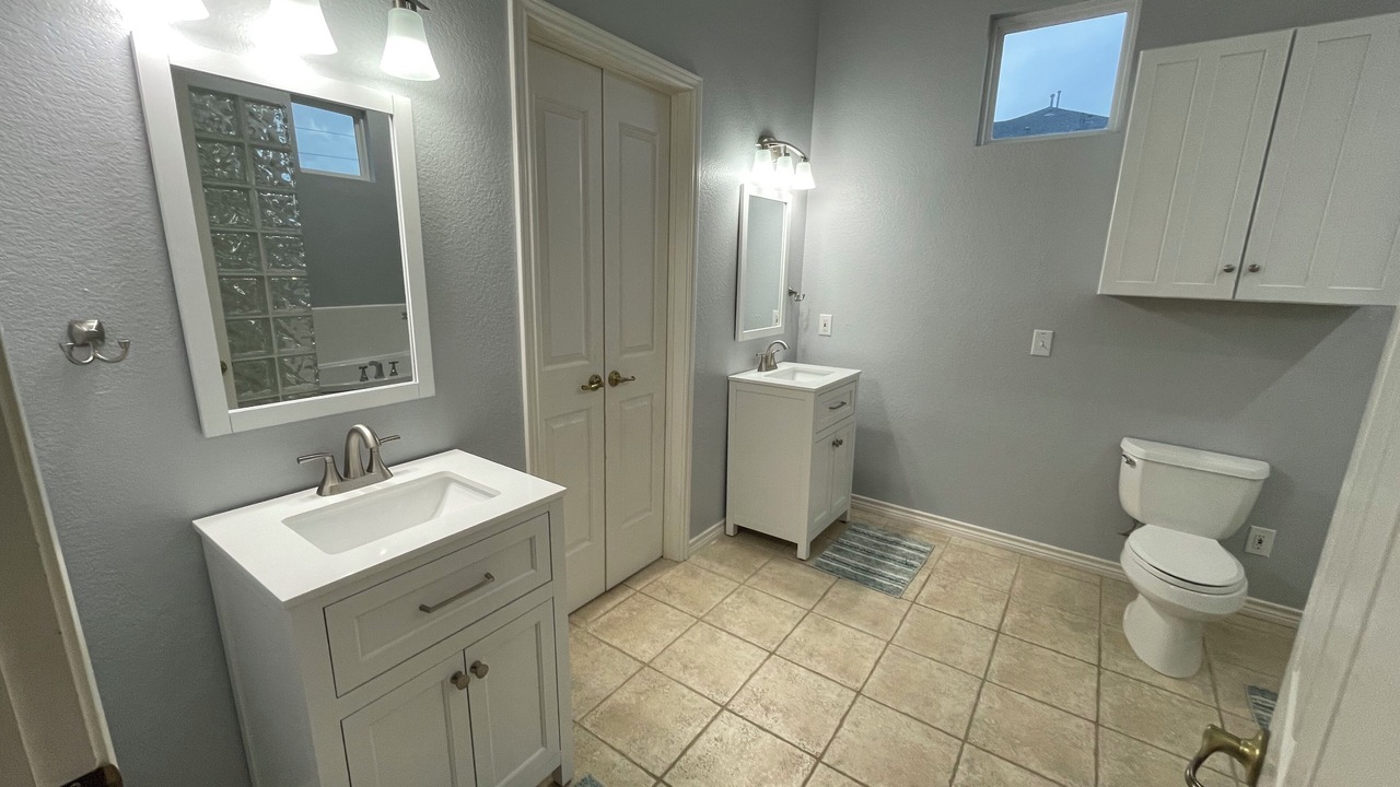 Photo of Bathroom in Pirates Beach West