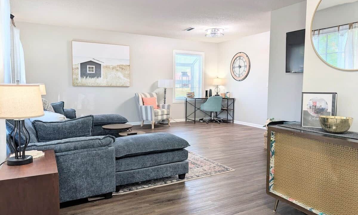 Photo of Livingroom in Enterprise