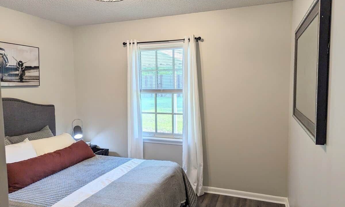 Photo of Bedroom in Enterprise
