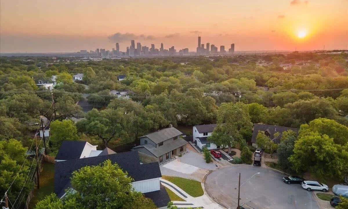 Photo of Outdoor in South Lamar