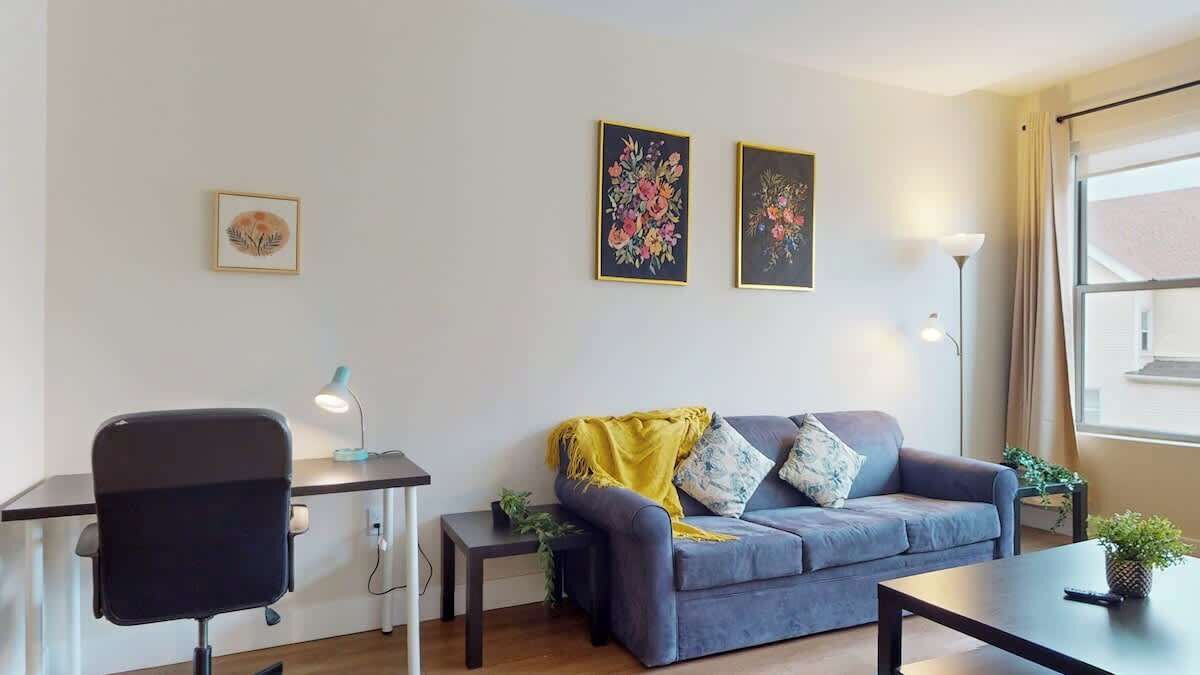 Photo of Livingroom in Downtown