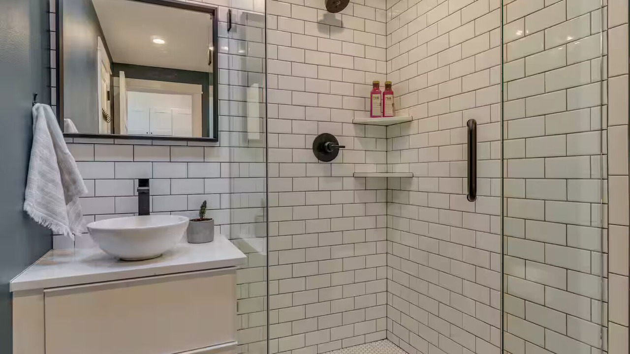 Photo of Bathroom in Hollywood District