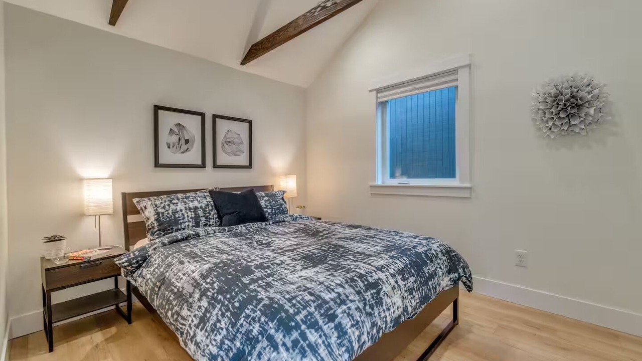 Photo of Bedroom in Hollywood District