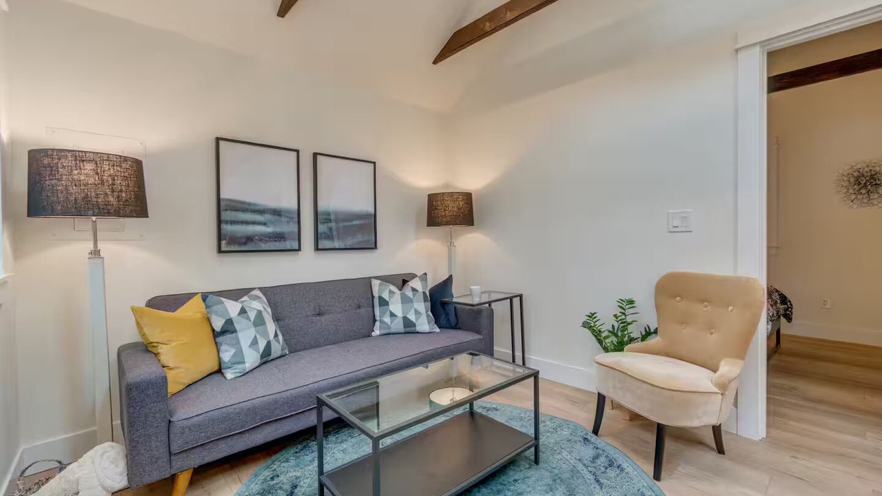 Photo of Livingroom in Hollywood District