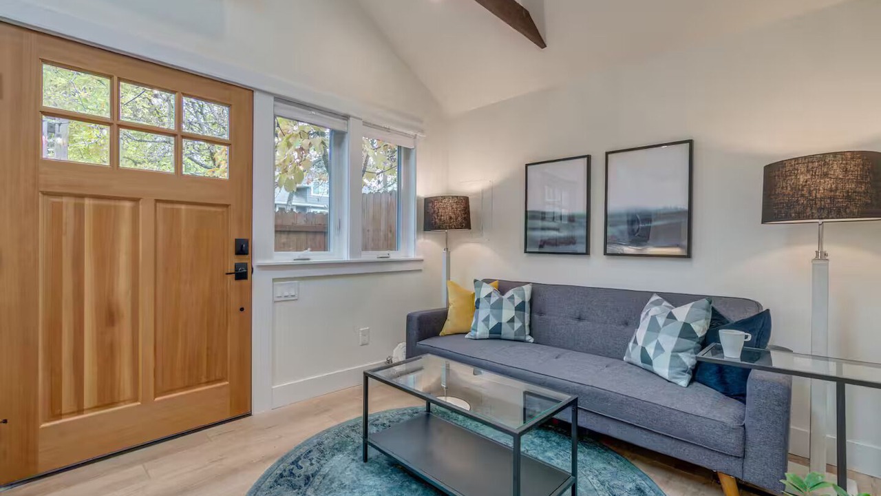 Photo of Livingroom in Hollywood District