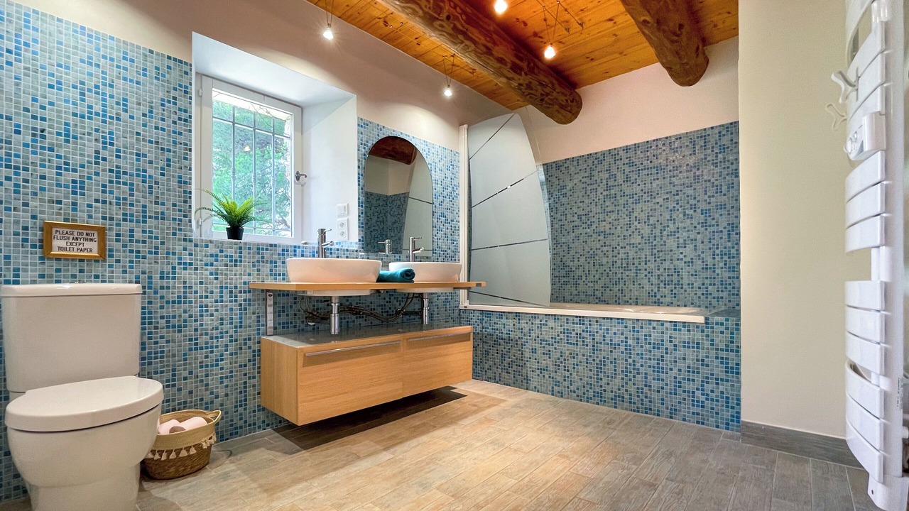 Photo of Bathroom in Maubec