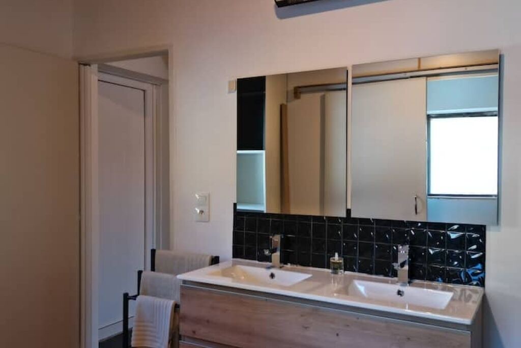Photo of Bathroom in Egat