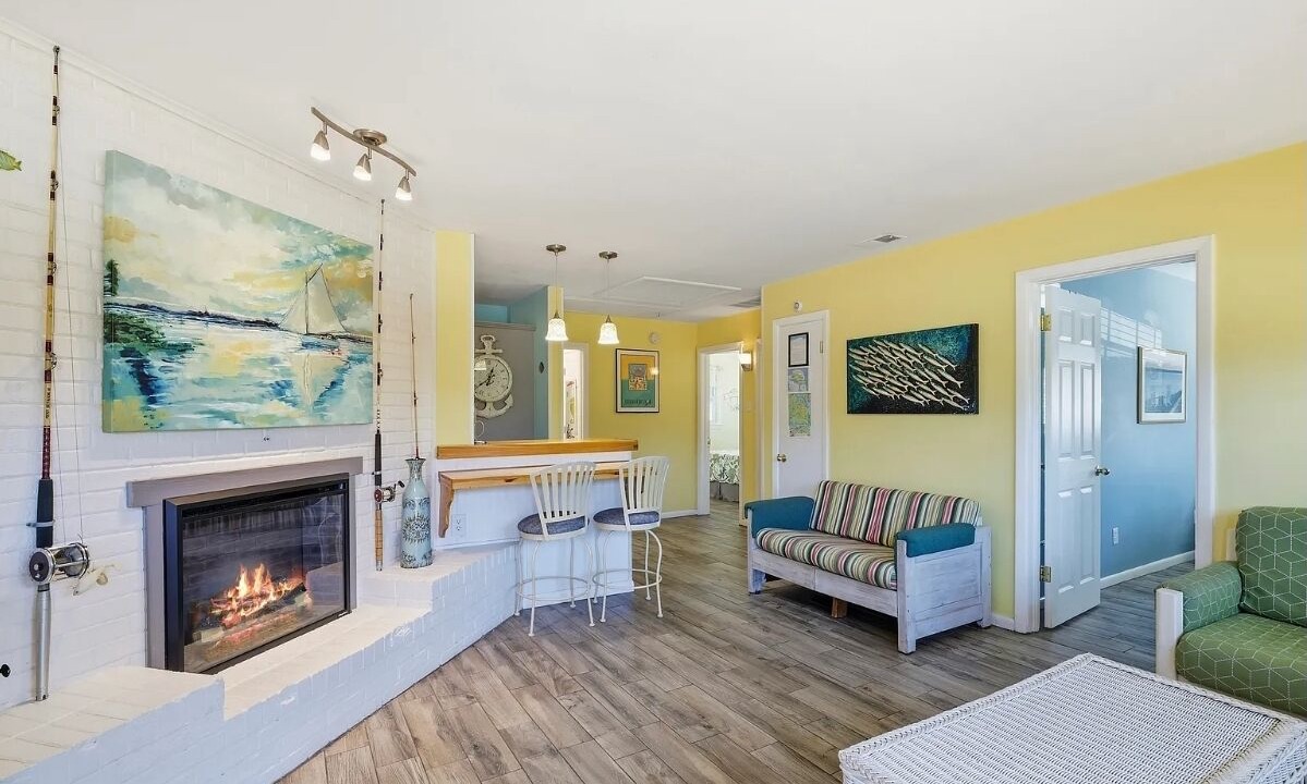 Photo of Livingroom in Northeast Virginia Beach
