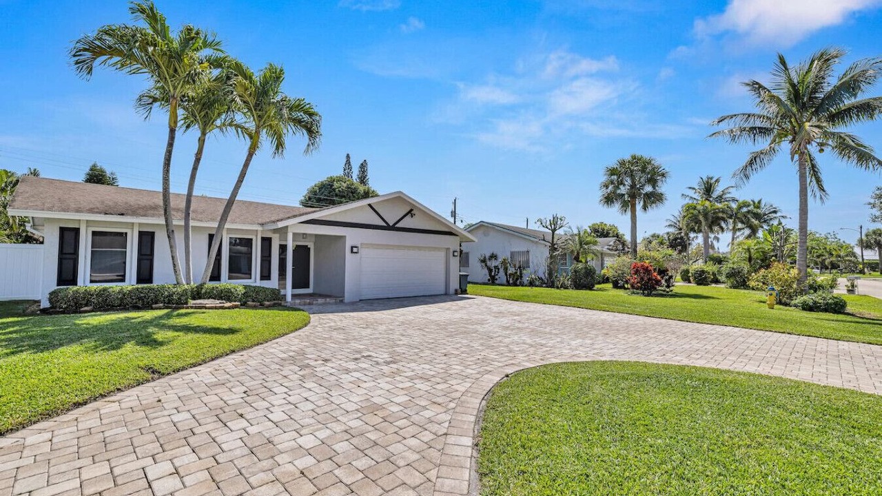 Photo of Outdoor in Tropic Palms