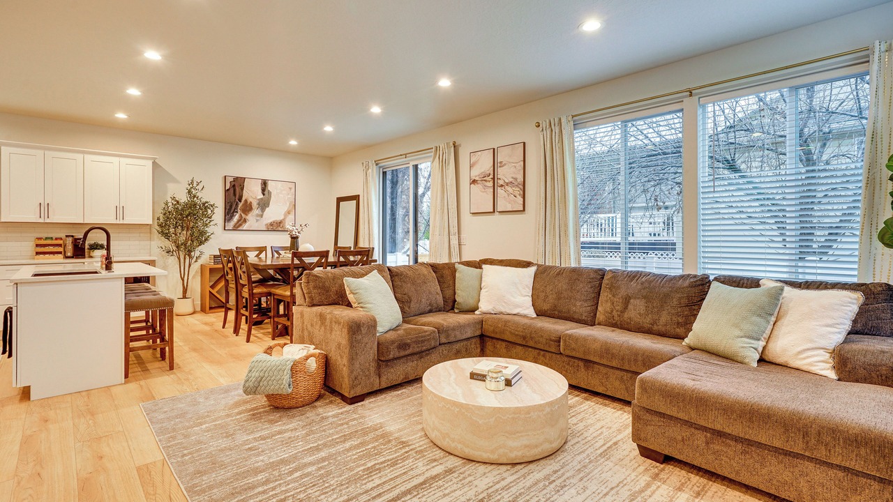 Photo of Livingroom in Midvale