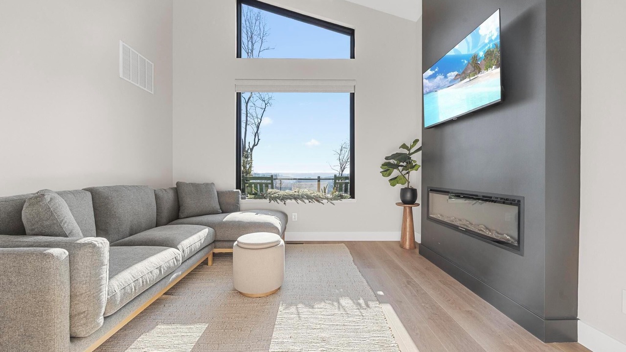 Photo of Livingroom in Shoals