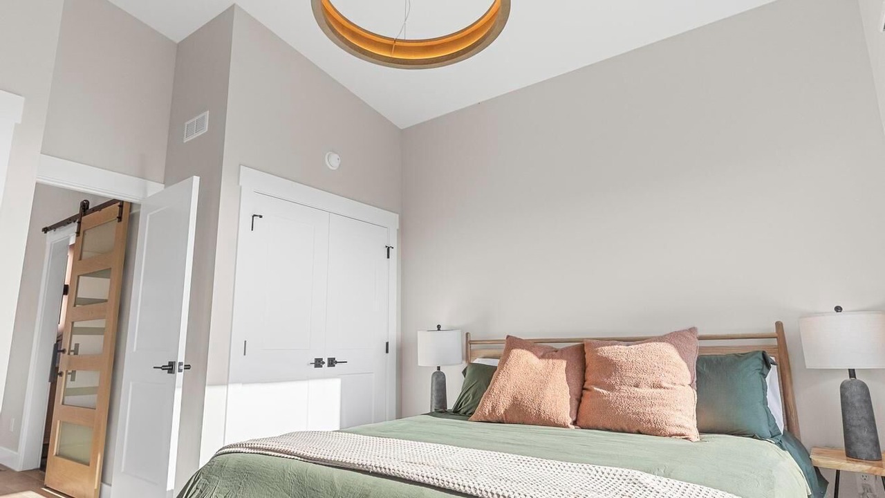 Photo of Bedroom in Shoals