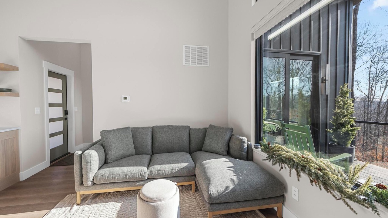 Photo of Livingroom in Shoals