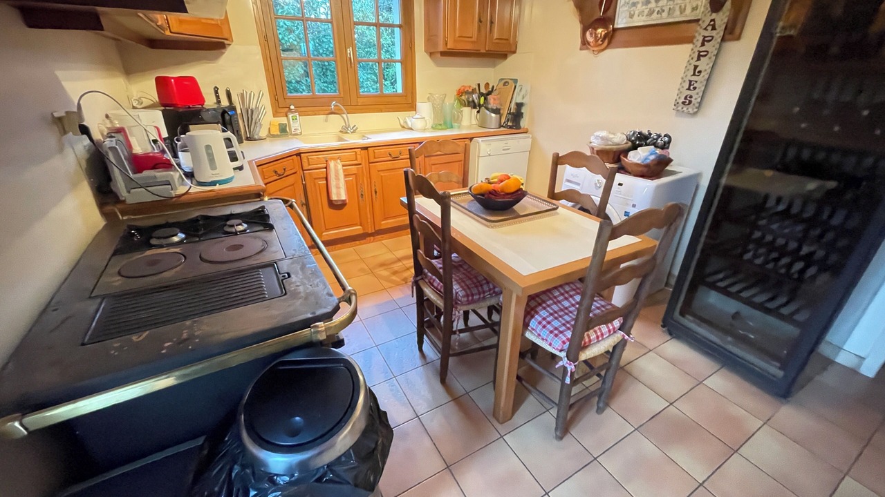 Photo of Kitchen in Saint-Vincent-du-Boulay