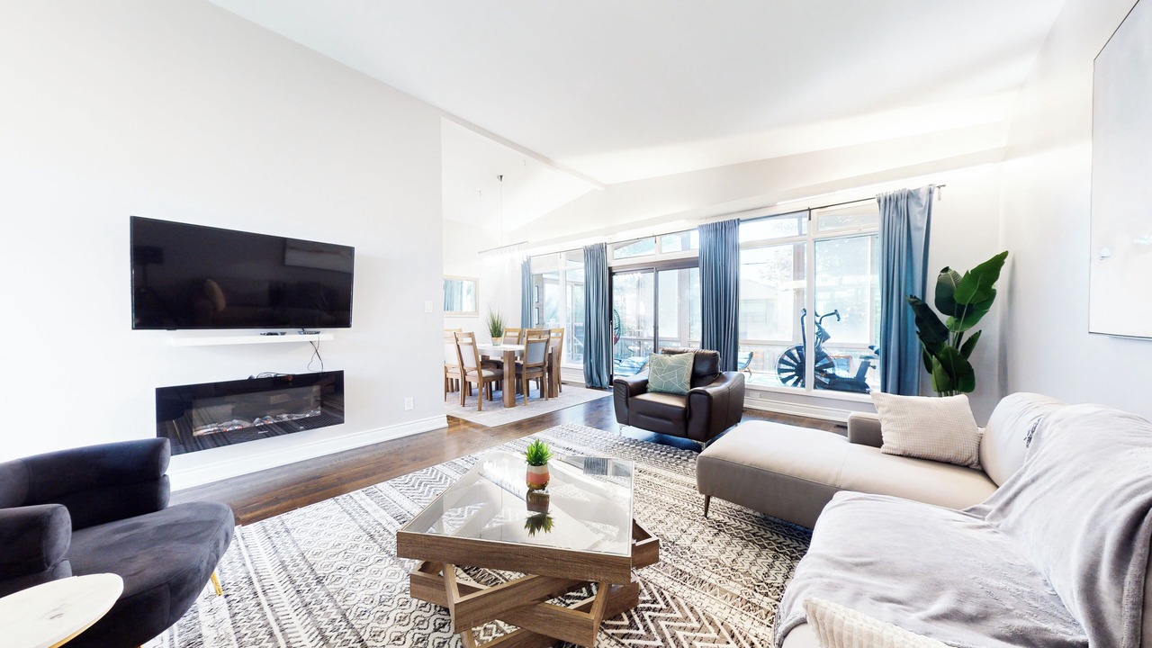 Photo of Livingroom in Newtonbrook